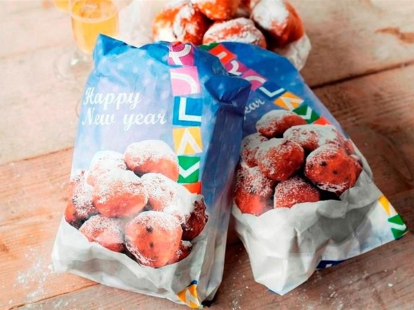 Oliebol met rozijnen en appel